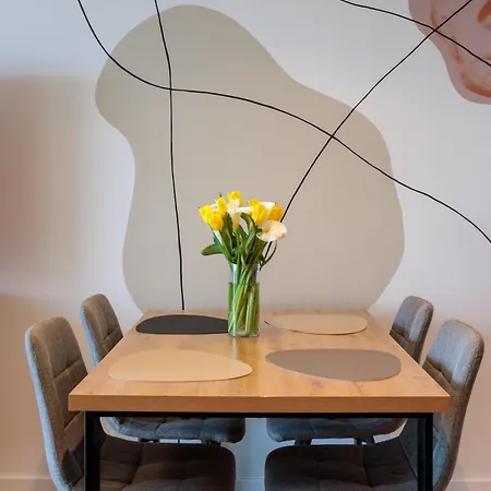 For - 2br With Free Garage Parking Apartman *