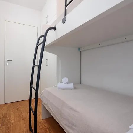 For - 2br With Free Garage Parking Apartman