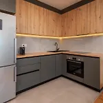Appartamento For - 2br With Free Garage Parking *