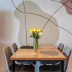 For - 2br With Free Garage Parking דירה *