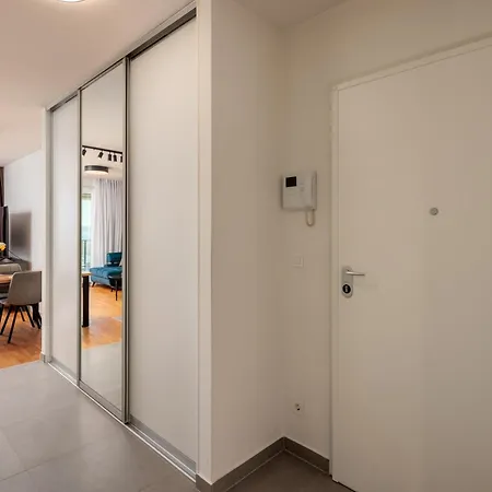 For - 2br With Free Garage Parking * Split