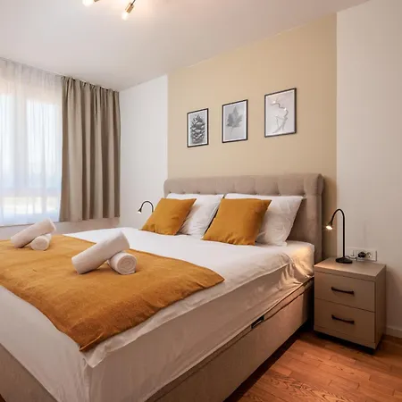 For - 2br With Free Garage Parking