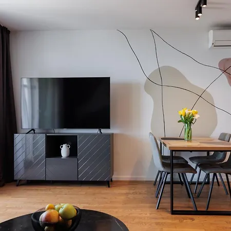 For - 2br With Free Garage Parking ספליט