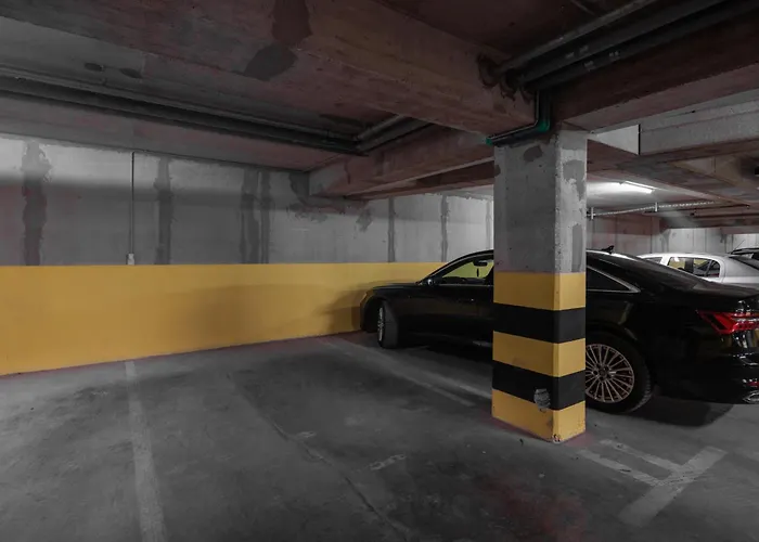 For - 2br With Free Garage Parking דירה