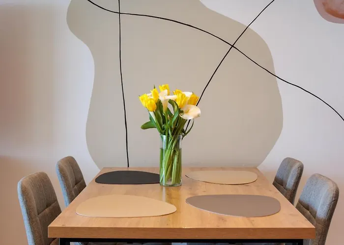 For - 2br With Free Garage Parking דירה *