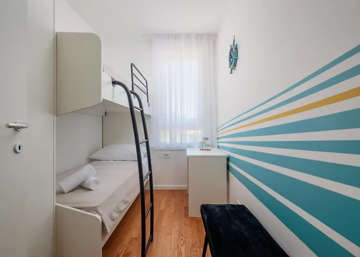 For - 2br With Free Garage Parking