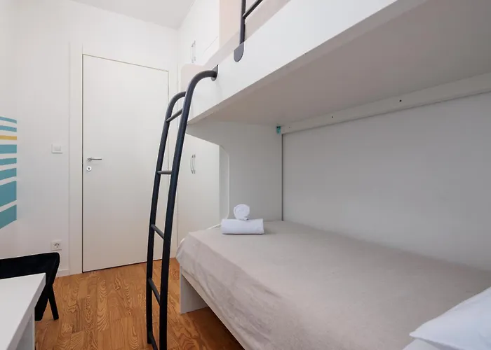 For - 2br With Free Garage Parking דירה