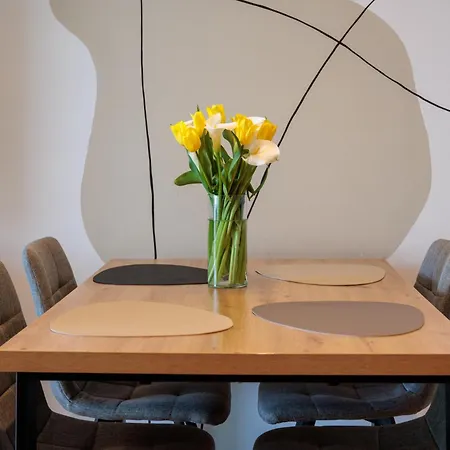 아파트 For - 2br With Free Garage Parking *