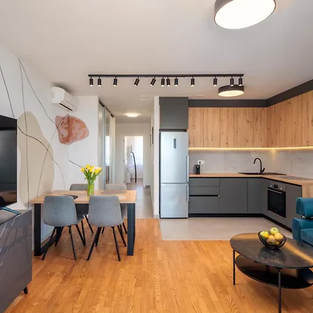 For - 2br With Free Garage Parking 스플리트