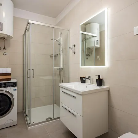 For - 2br With Free Garage Parking